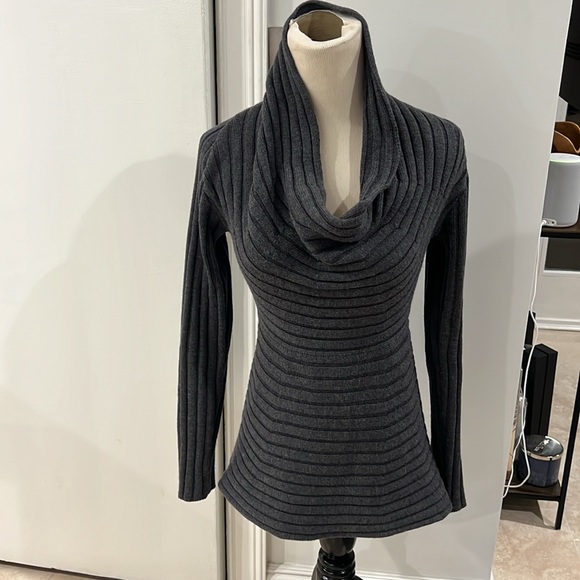 Bruno Manetti Charcoal Gray Merino Wool Sculpted Ribbed Sweater IT 42
